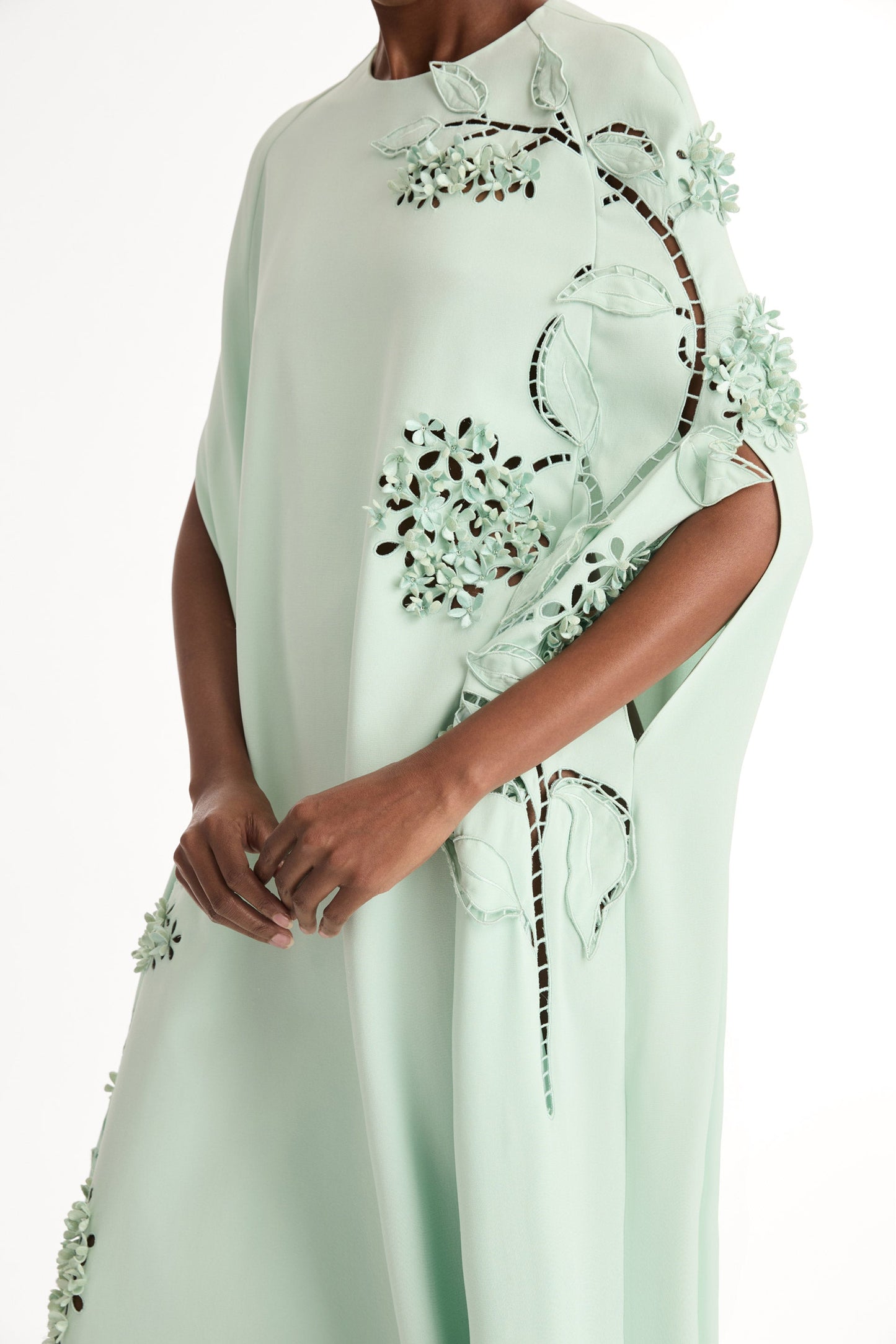 Porcelain Flower Cutout Caftan Frosted mint / Oscar de la Renta