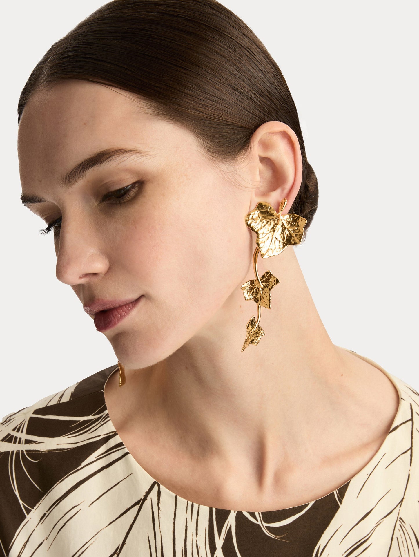 Ivy Vine Drop Clip-On Earrings Gold / Oscar de la Renta