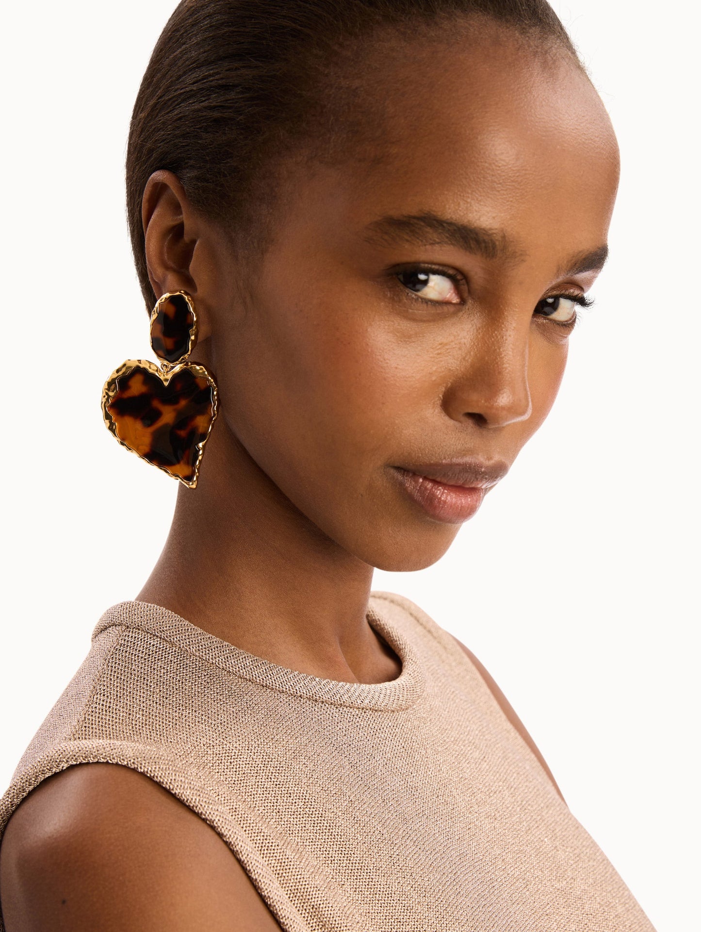 Tortoise Stone Heart Clip-On Earrings Tortoise / Oscar de la Renta