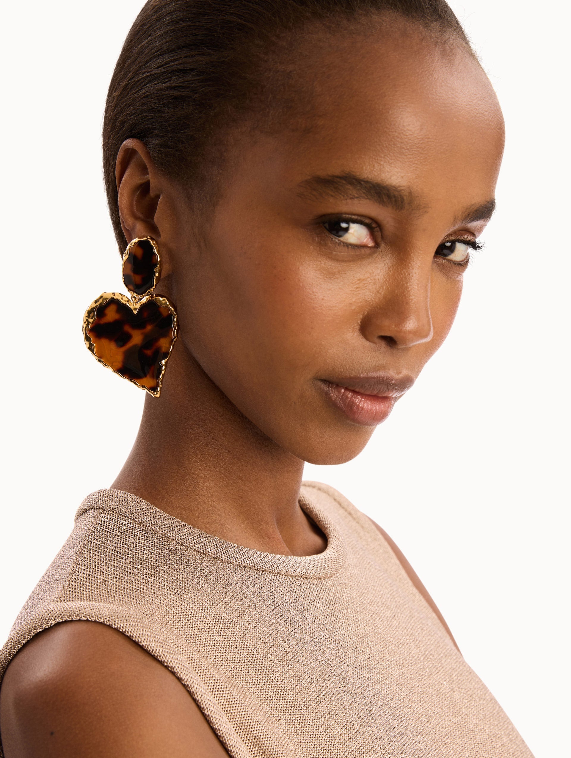 Tortoise Stone Heart Clip-On Earrings Tortoise / Oscar de la Renta