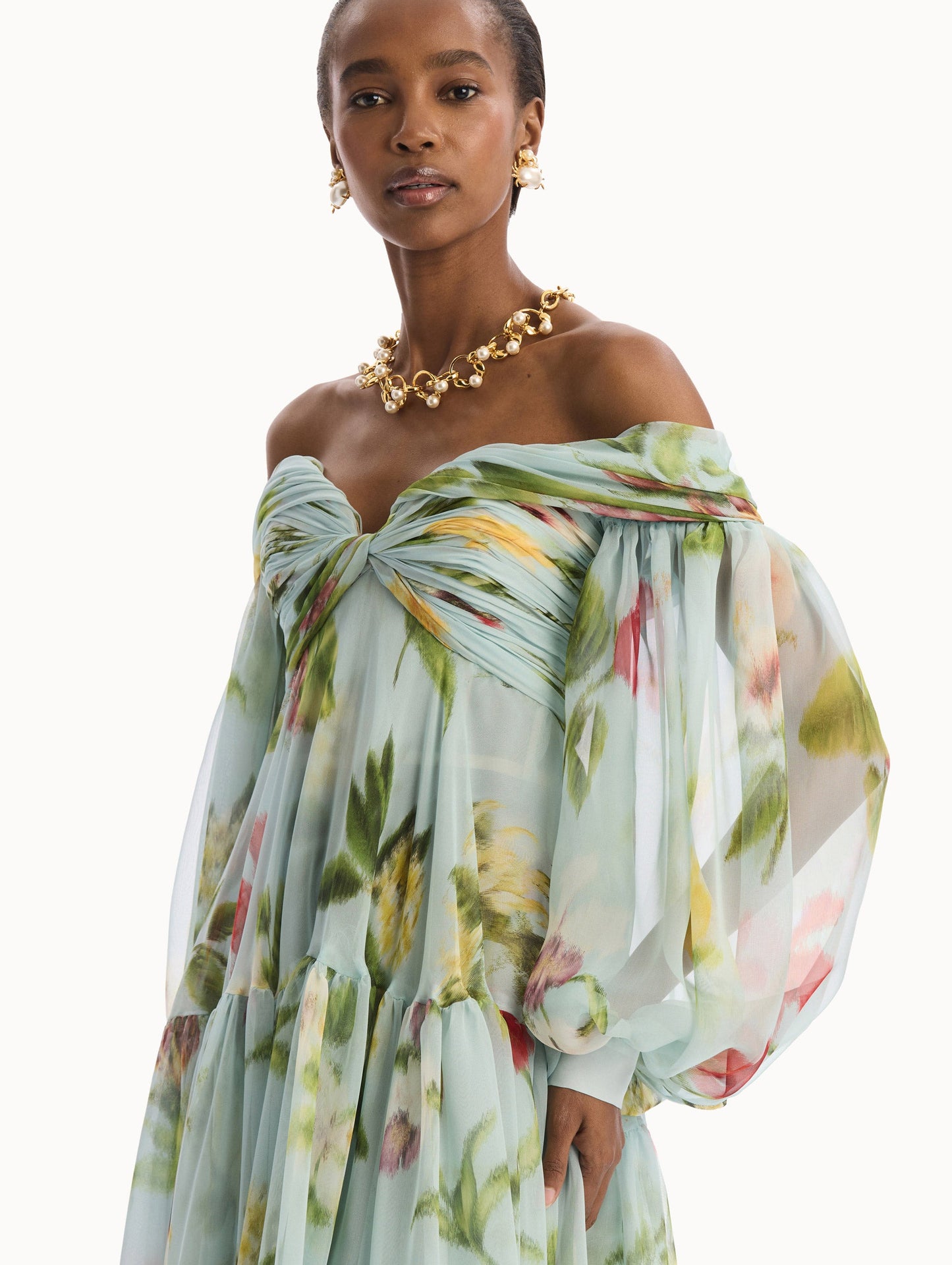 Chiné Dominican Mixed-Floral Chiffon Sweetheart Gown Saltwater multi / Oscar de la Renta