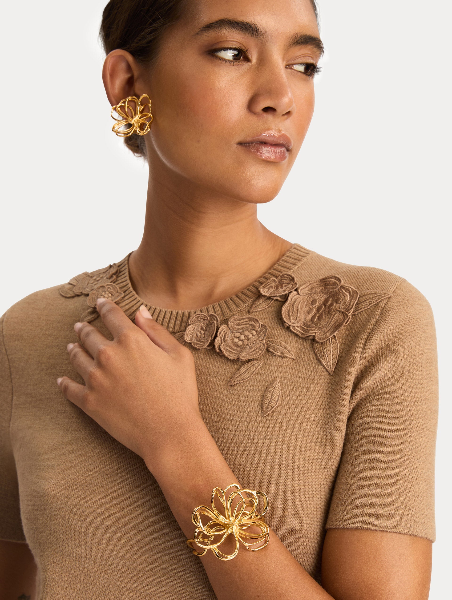 Threaded Flower Cuff Bracelet Gold / Oscar de la Renta