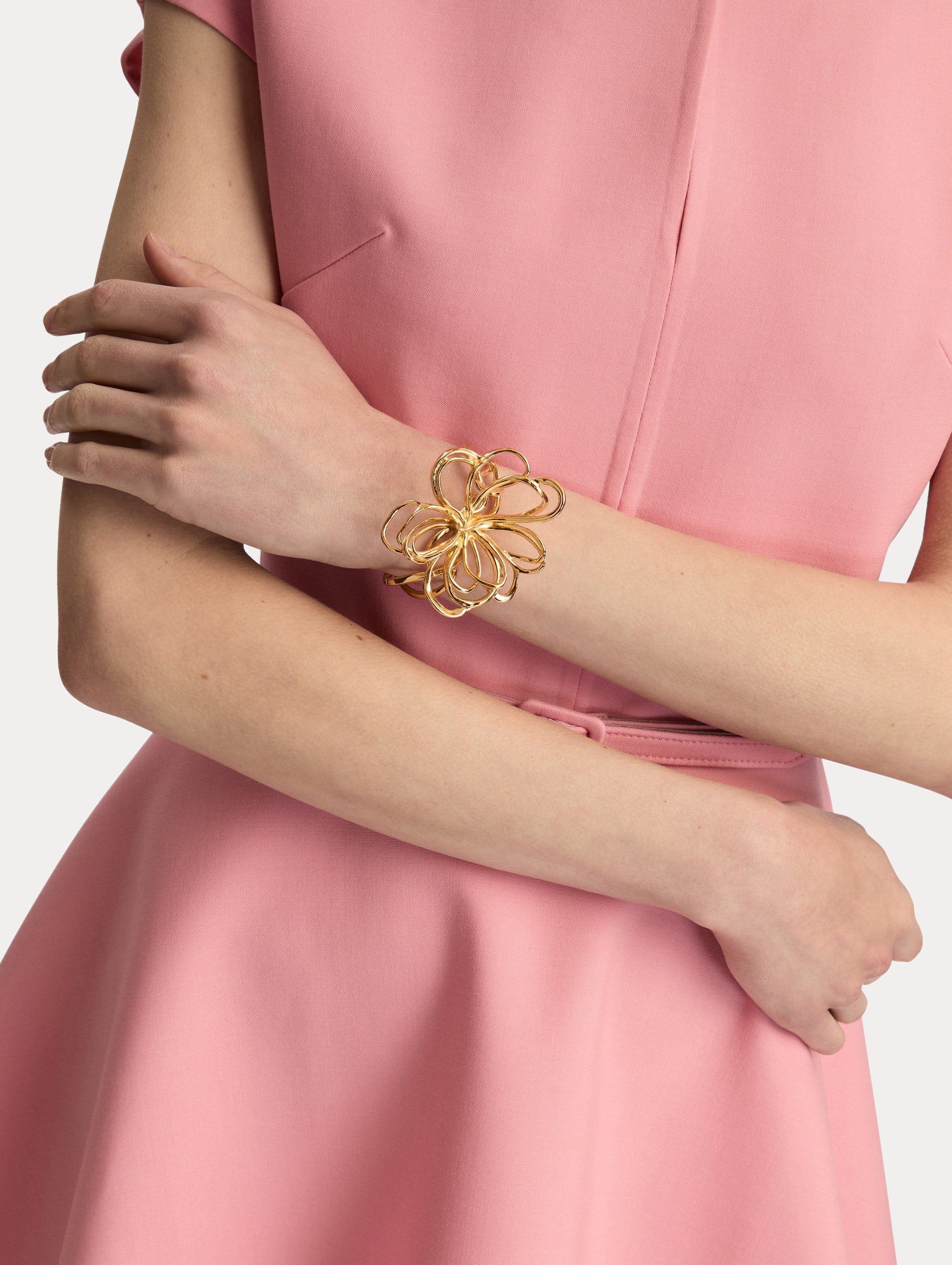 Threaded Flower Cuff Bracelet Gold / Oscar de la Renta