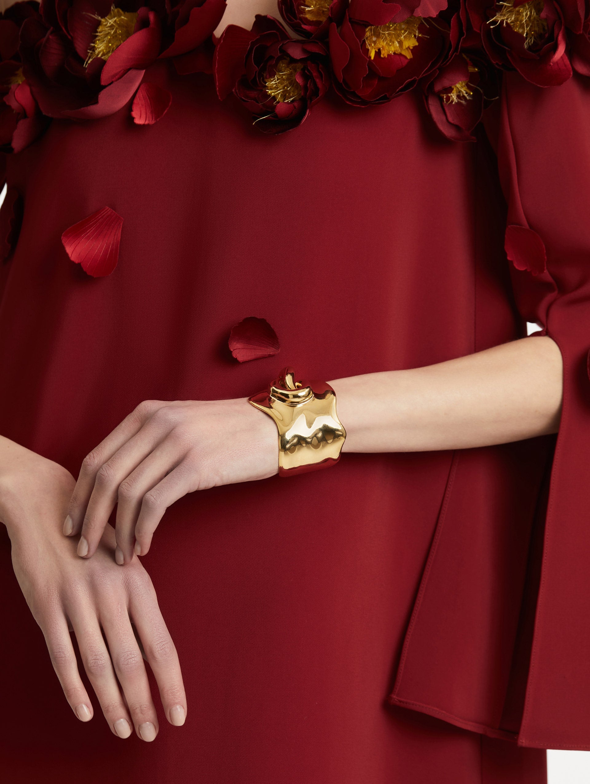 O Knot Cuff Bracelet Gold / Oscar de la Renta