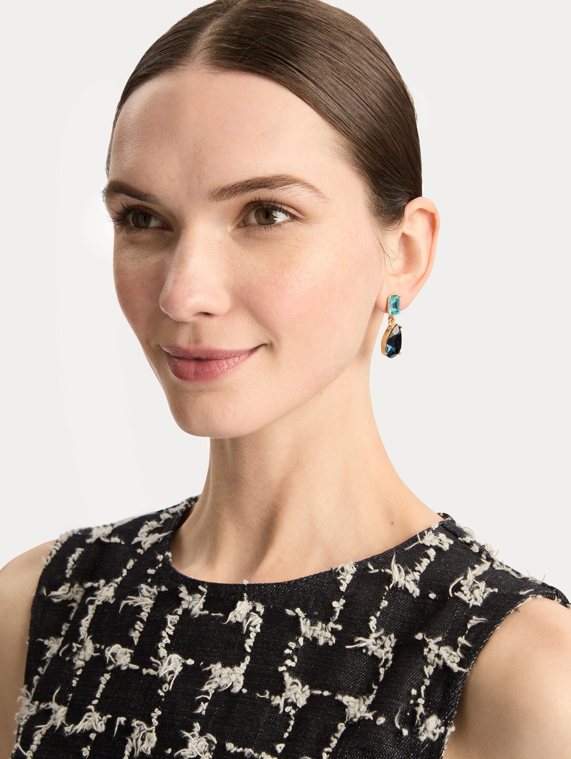 Crystal Drop Earrings Blue / Oscar de la Renta