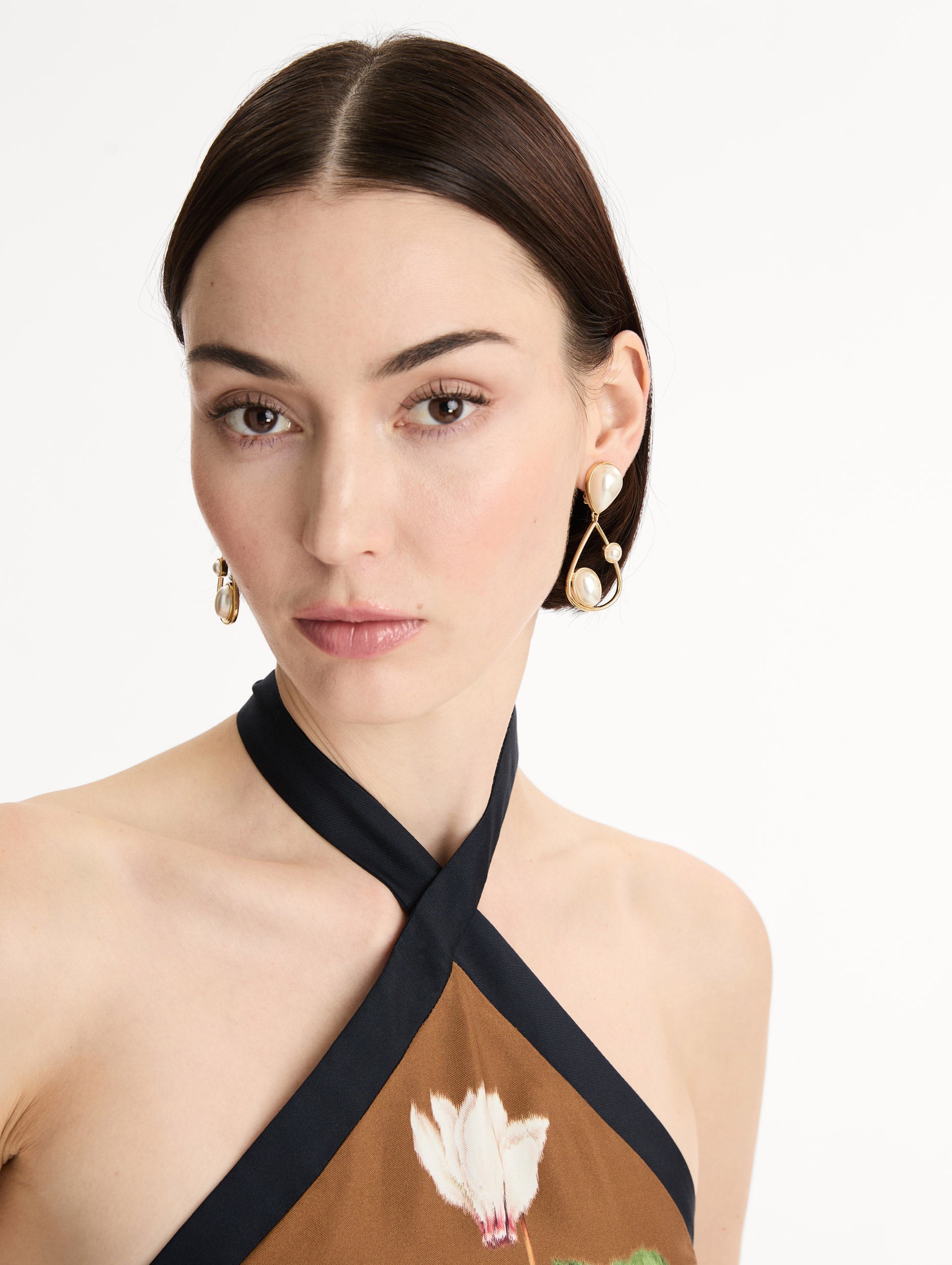 Pearl Cabochon Drop Clip-On Earrings Pearl / Oscar de la Renta