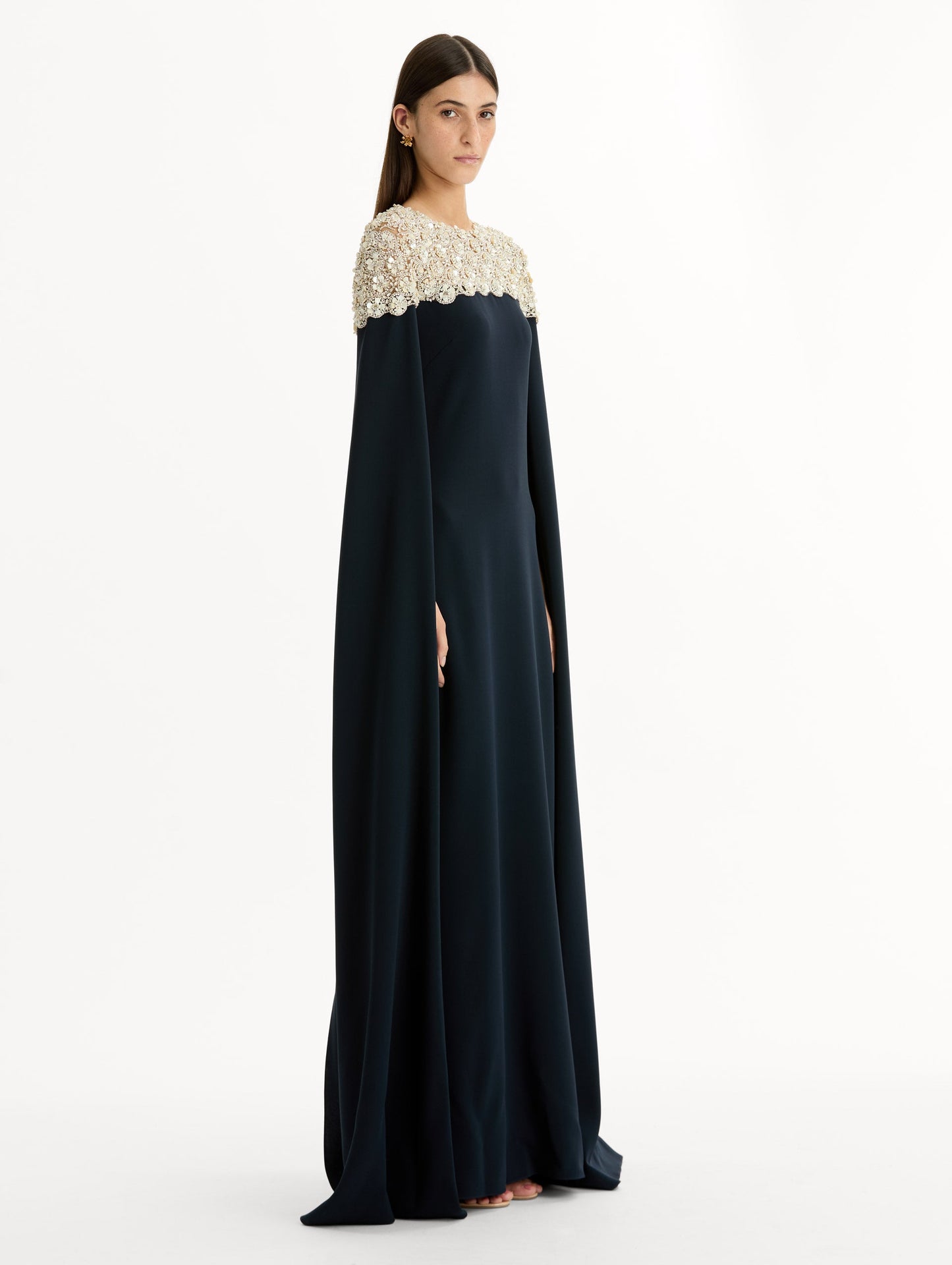 Mother of Pearl Embroidered Caftan Navy / Oscar de la Renta