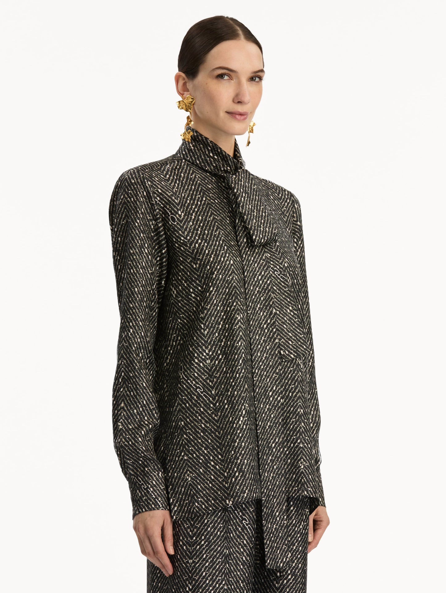 Chevron Tie-Neck Silk Twill Blouse Black/white / Oscar de la Renta