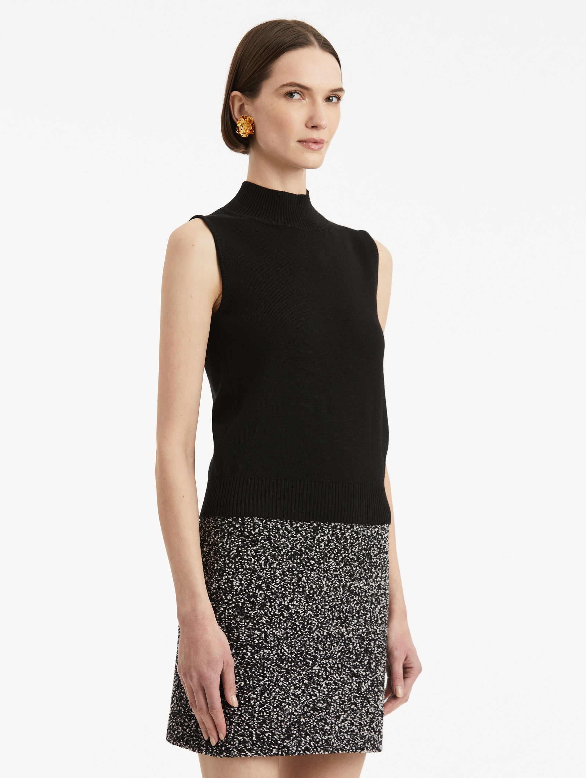Sleeveless Mock Neck Ribbed Pullover Black / Oscar de la Renta