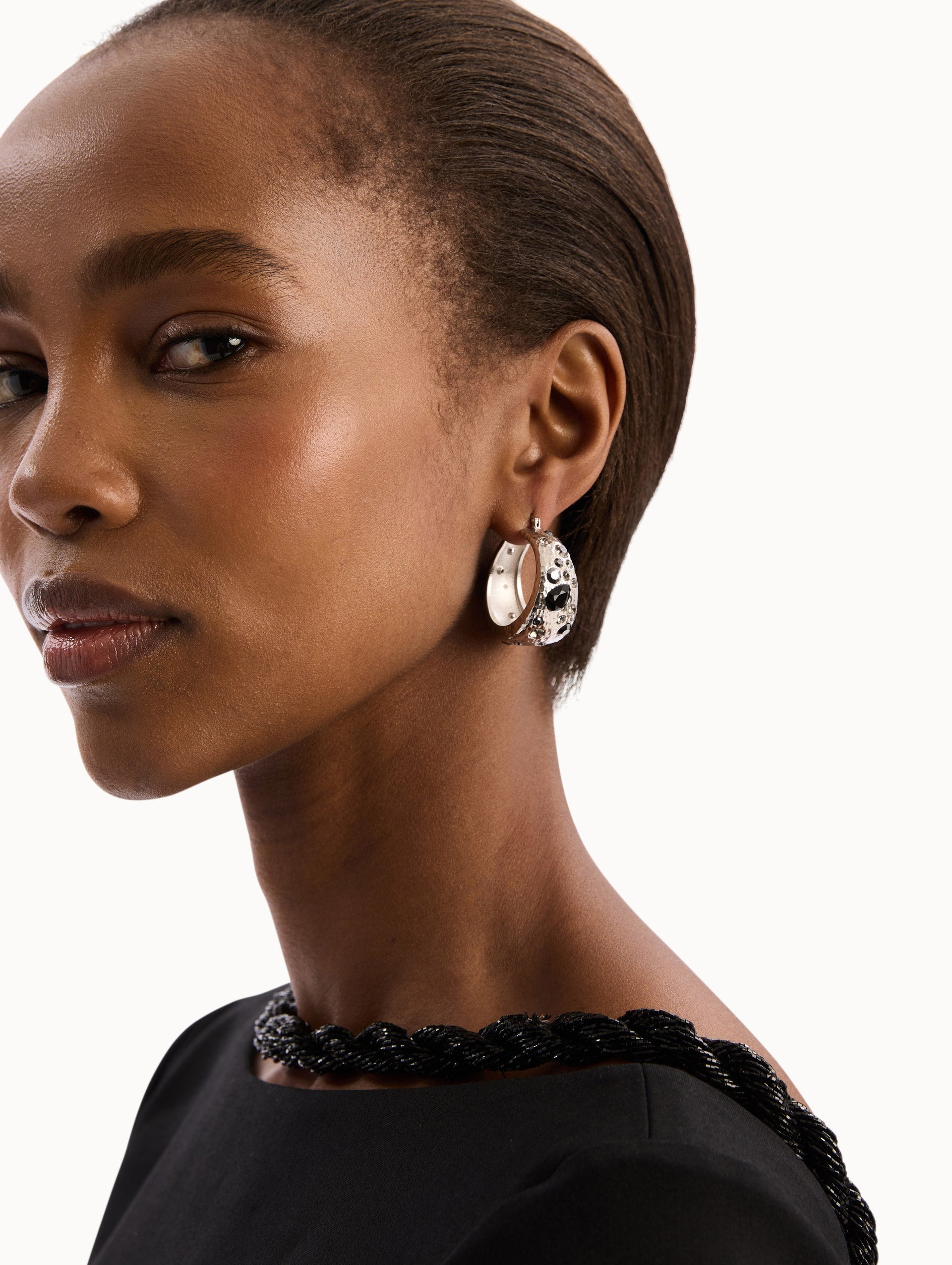 Mixed Crystal Hoop Earrings Black diamond / Oscar de la Renta