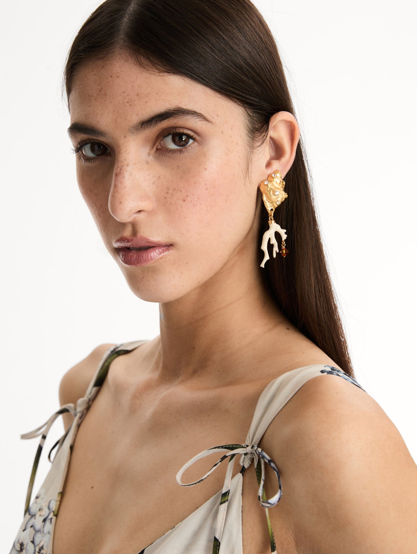 Seashell and Coral Clip-On Earrings Ivory / Oscar de la Renta