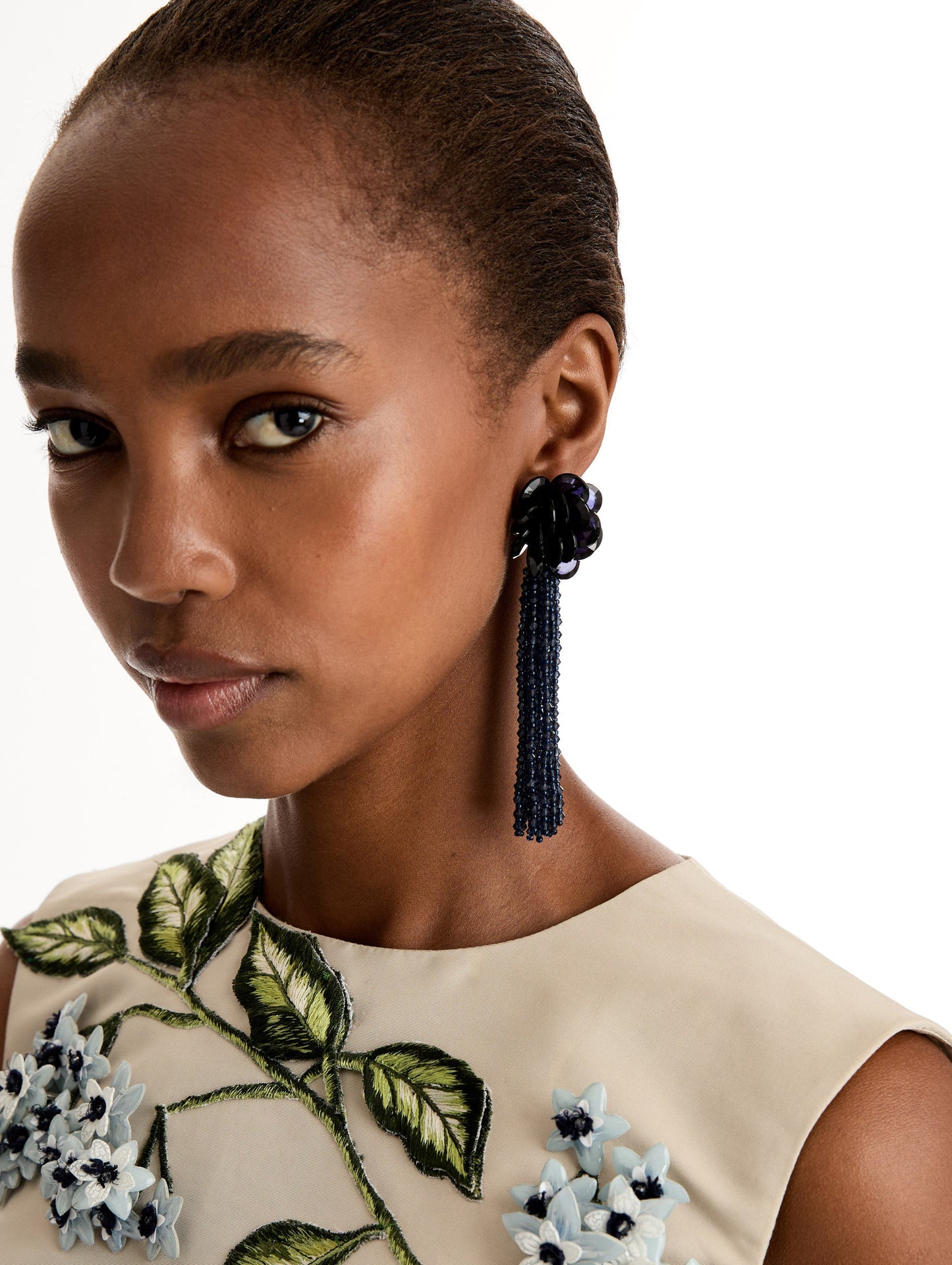 Flower Chanelier Clip-On Earrings Navy / Oscar de la Renta